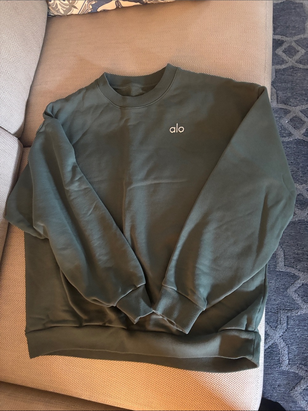 ALO Yoga Men's Crewneck Sweatshirt in Forest Green